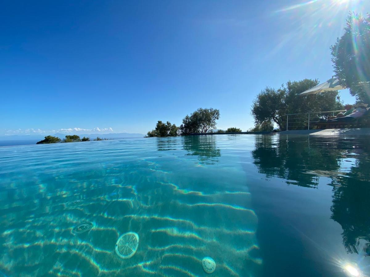 The Infinity 180 Luxury Suites Milia Dış mekan fotoğraf