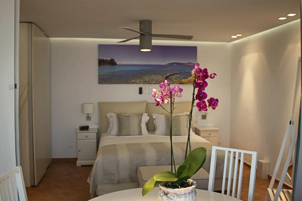 The Infinity 180 Luxury Suites Milia Dış mekan fotoğraf