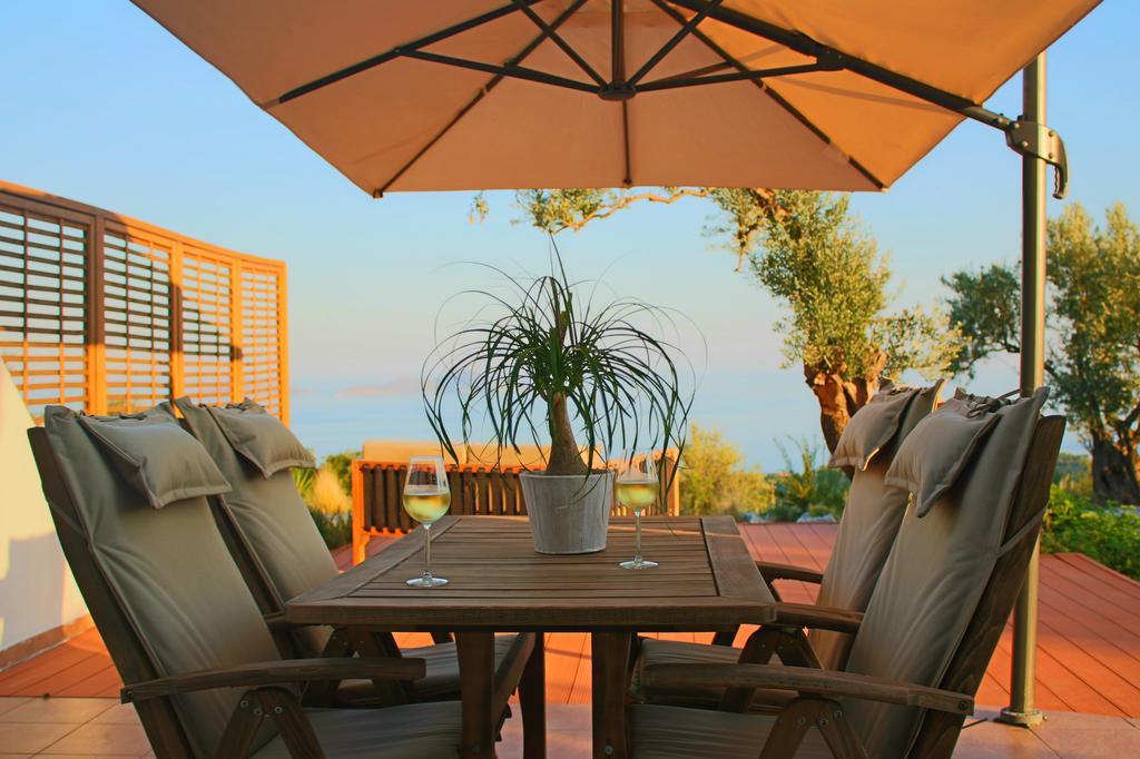 The Infinity 180 Luxury Suites Milia Dış mekan fotoğraf