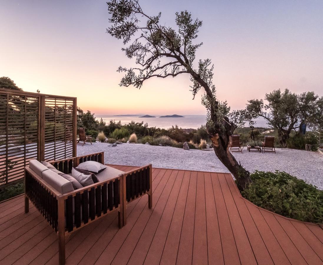 The Infinity 180 Luxury Suites Milia Dış mekan fotoğraf